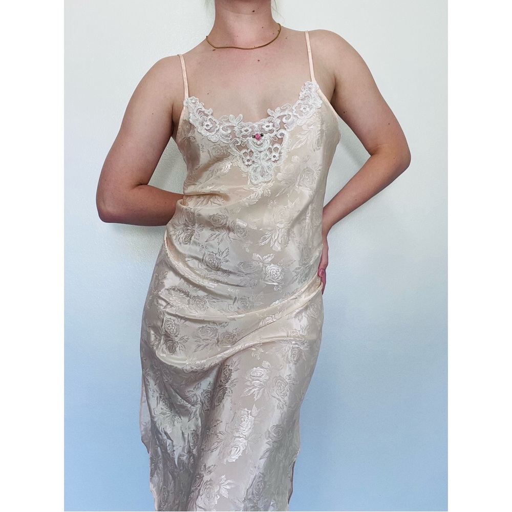 Inner Most | 80s Vtg | Floral Lace-Front Rounded-Hem Long Slip Dress Lingerie